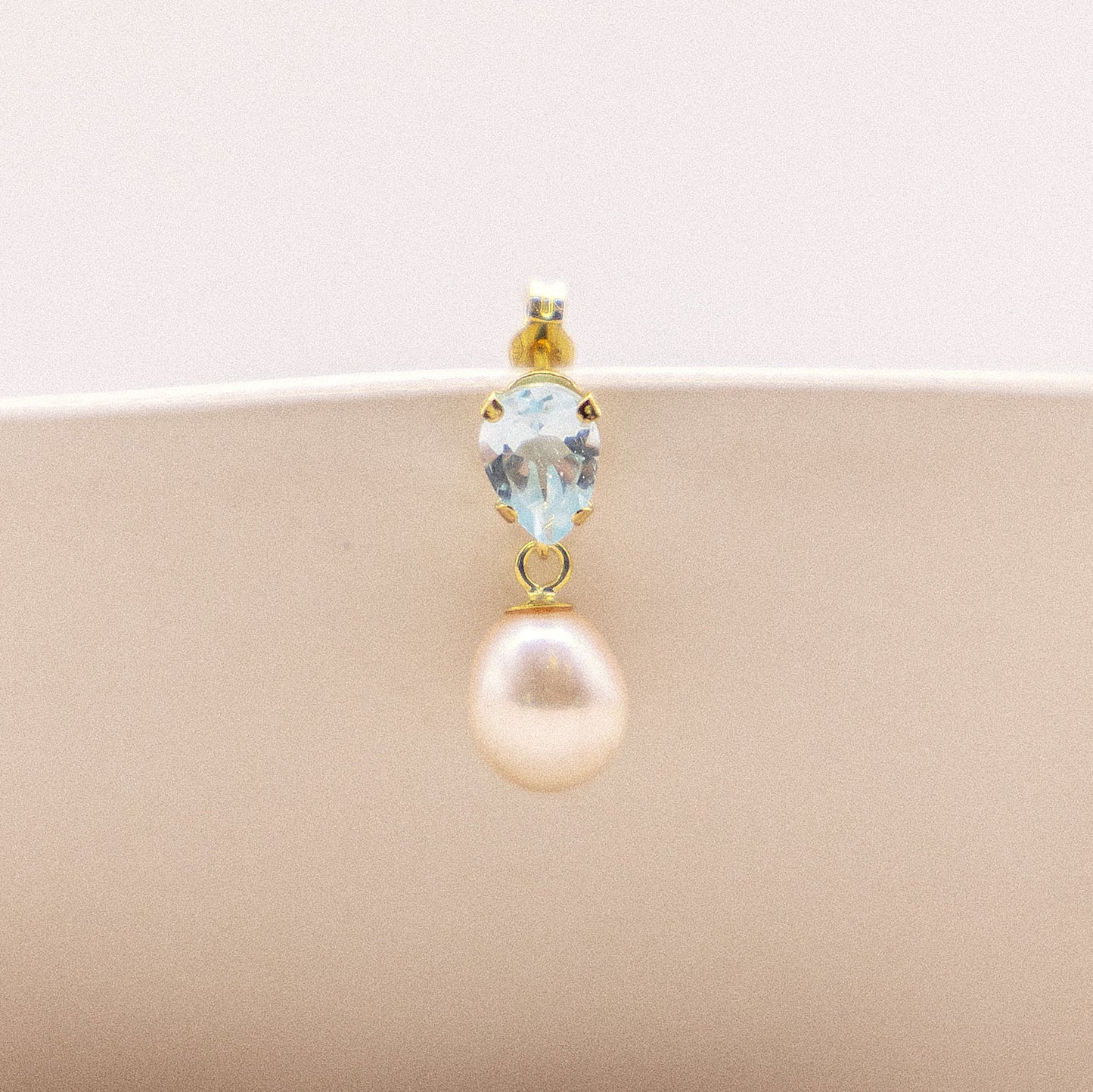 Ohrringe 333/- Gold 1,8cm Blautopas beh.