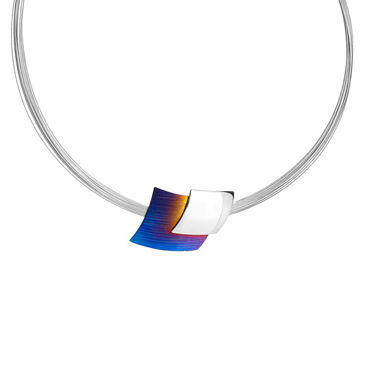 Collier aus Edeltahl 11-reihig Anhänger mit farbigem Titan