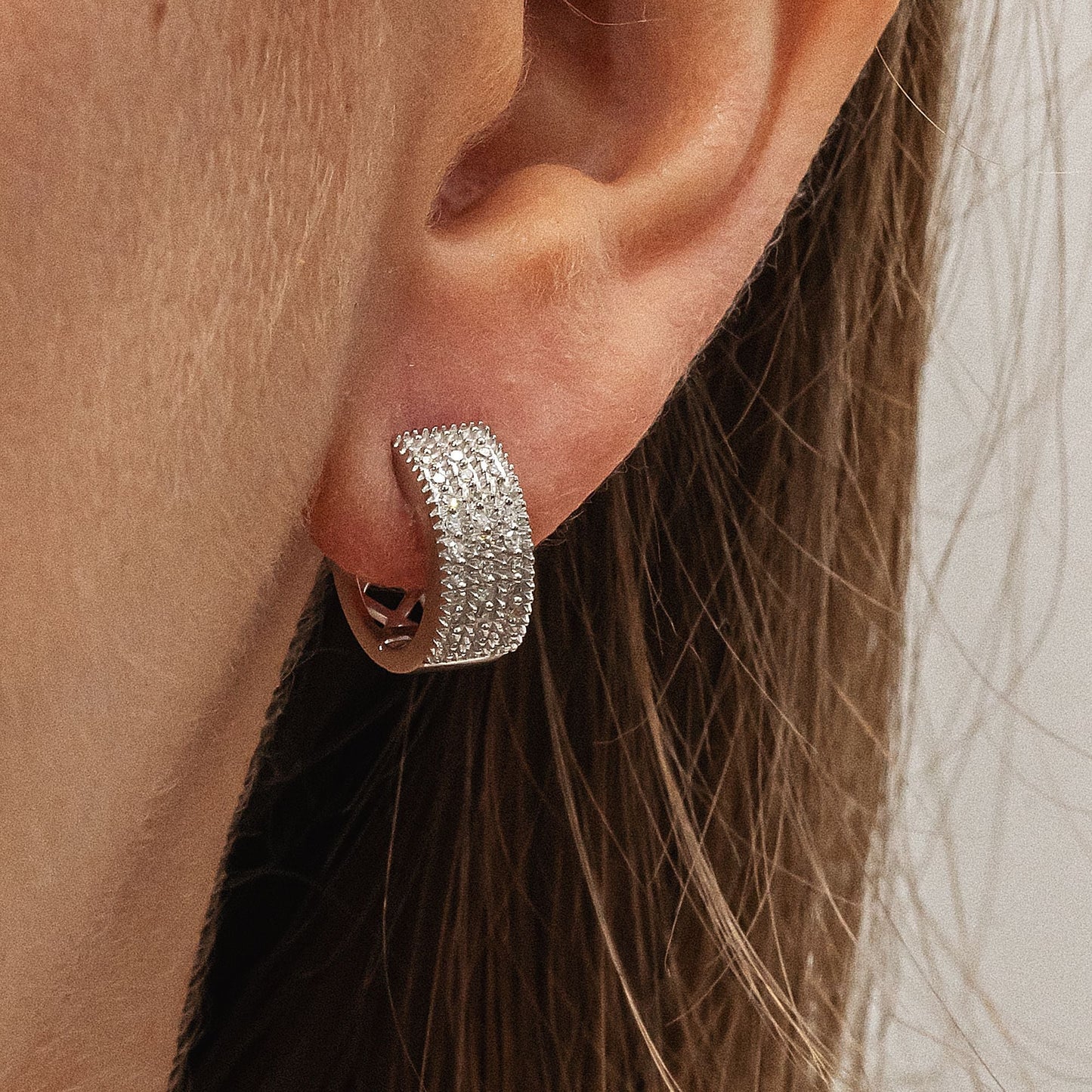 Ohrringe 585/- Gold rhodiniert 1,3cm Diamant 0,25ct.