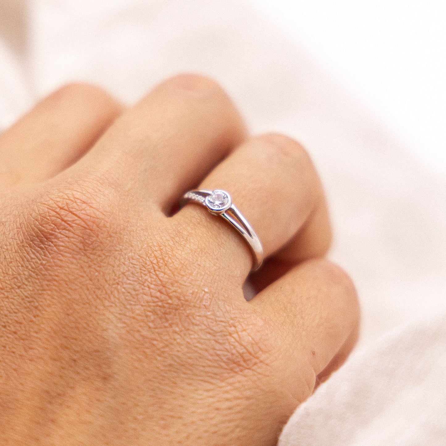 Ring 375/- Gold rhodiniert Zirkonia