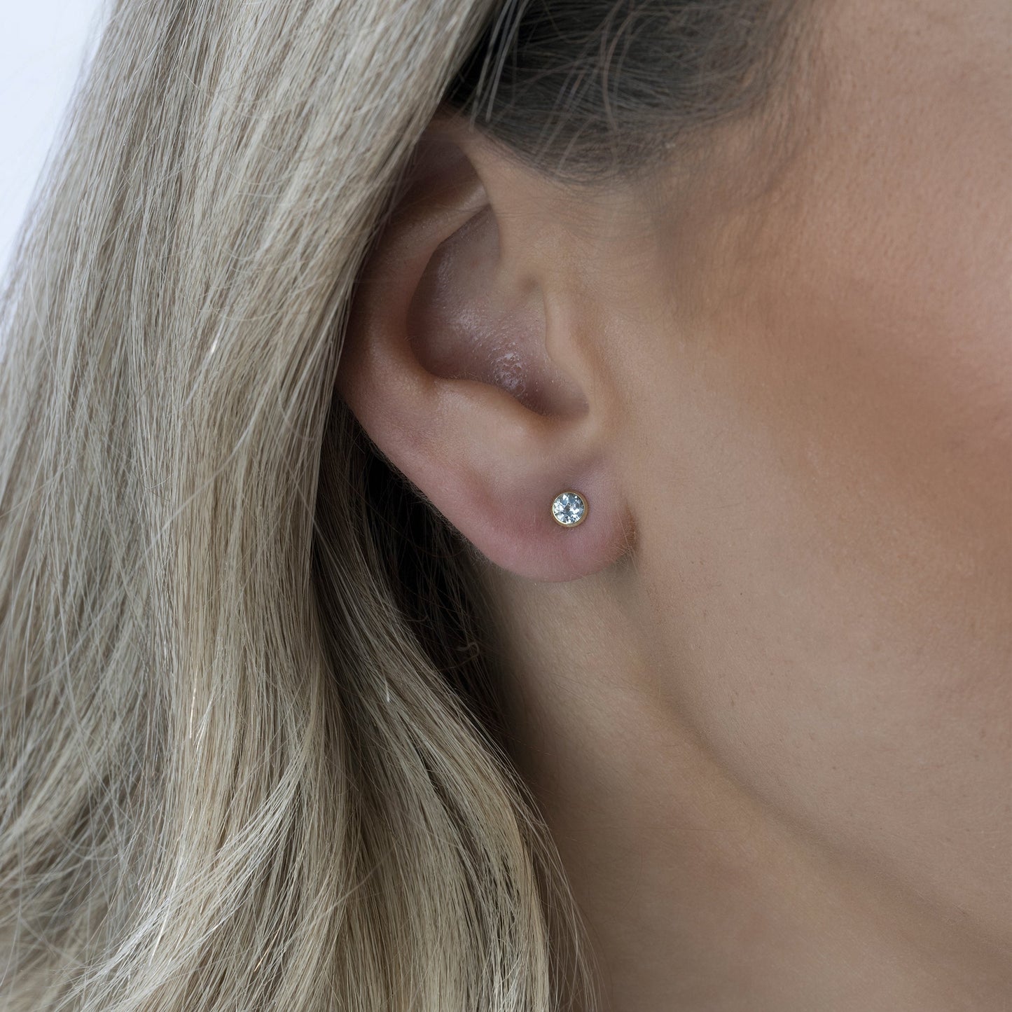 Ohrstecker 585/- Gold 0,4cm Blautopas beh.