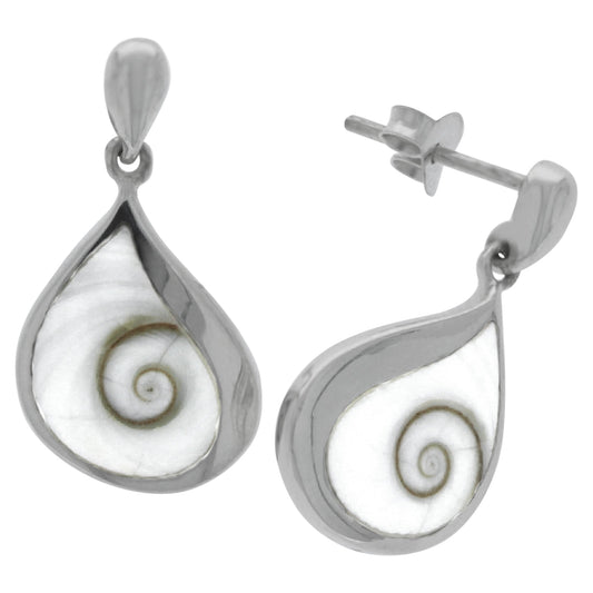Ohrringe 925 Silber mit Muschelanhänger. Der Silberohrring hat eine Gesamtlänge von ca. 23mm.