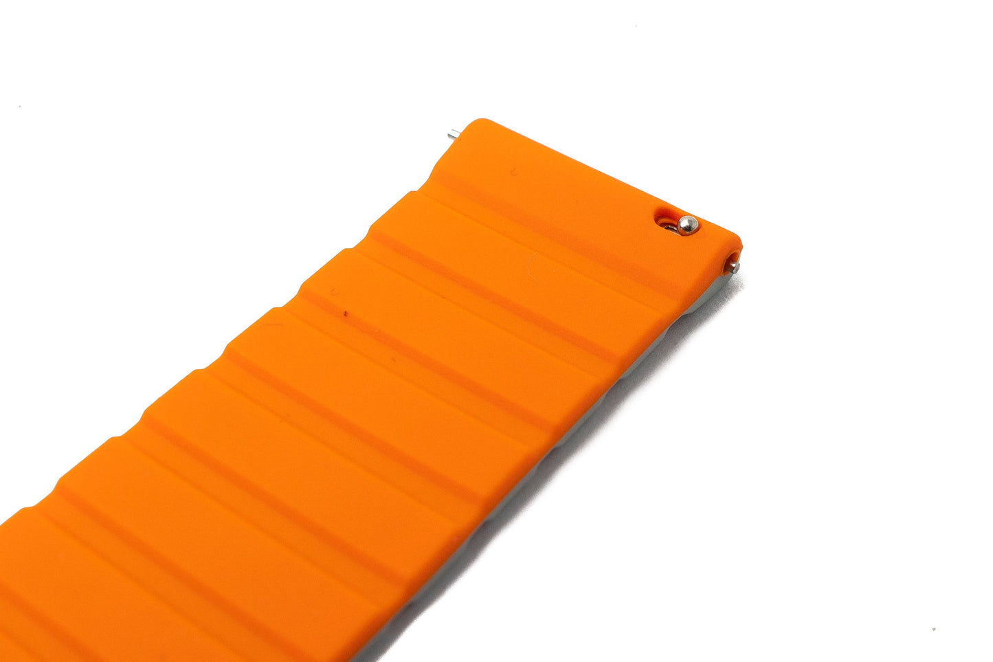 SYSTEM-S Armband 22 mm aus Silikon magnetisch für Samsung Galaxy Watch 5 4 in Orange