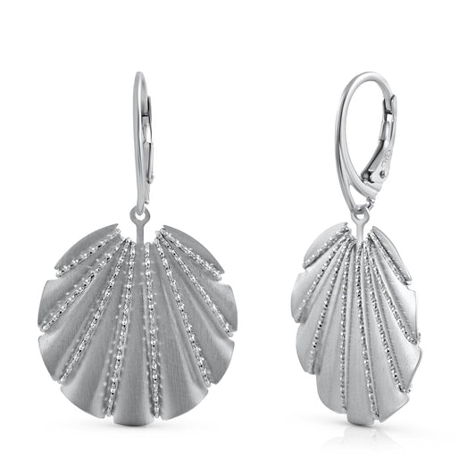 Ohrhänger in 925/- Sterling Silber rhodiniert mit 24mm Durchmesser und 38mm Länge mit Pat. Brisur-Verschluß. Die Oberfläche ist matt und diamantiert.