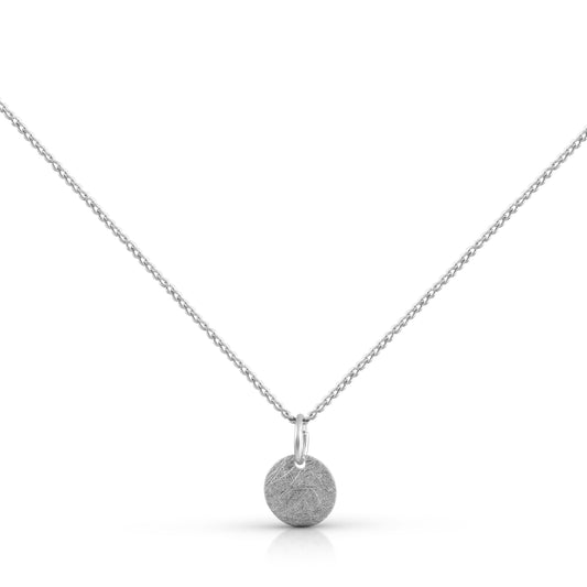 Damen-Anhänger mit Kette in 925 Silber rhodiniert. Der Anhänger mit eismattierter Oberfläche hat einen Durchmesser von 8mm und eine Länge von 12mm. Die Kette eine eine Länge von 42cm.