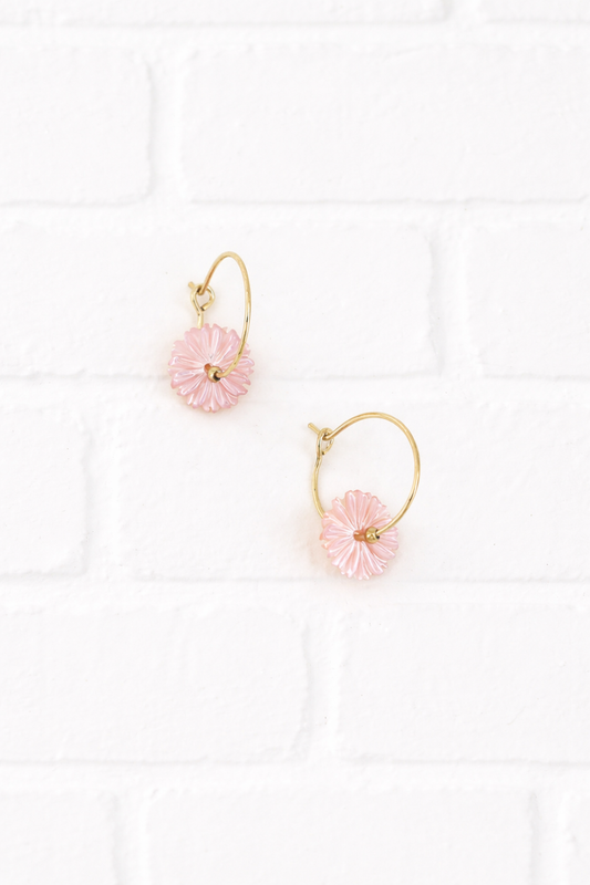 Creolen mit zarter Perlenblume- DELIGHT SPRING